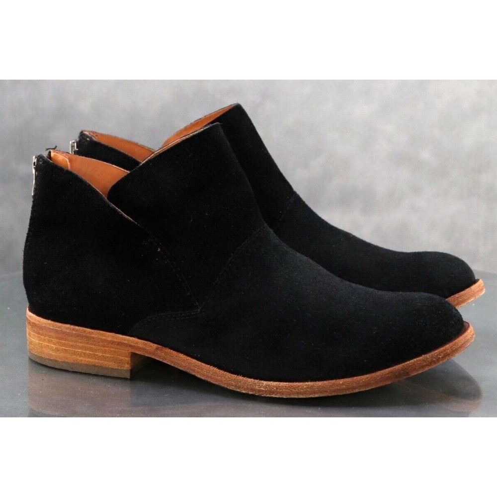 Kork-Ease Black Heeled Boots with Sleek Design